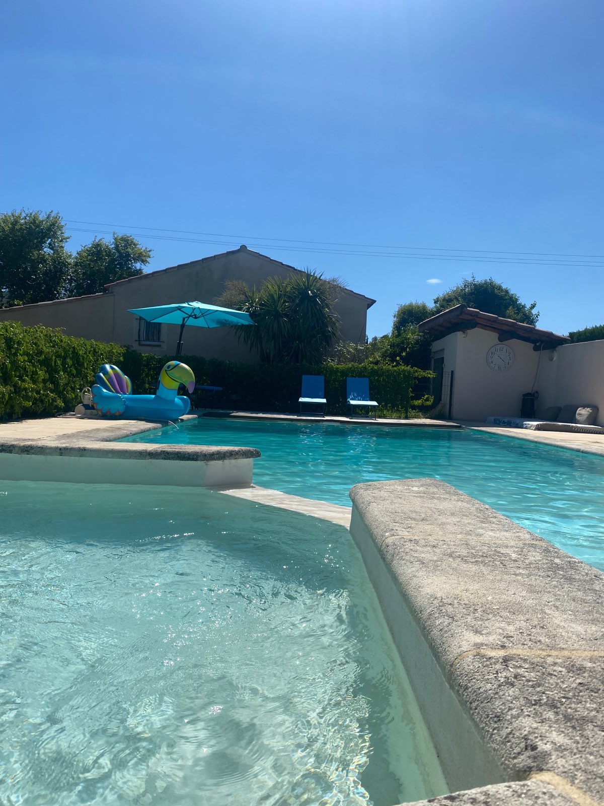 Piscine privée disponible à la location