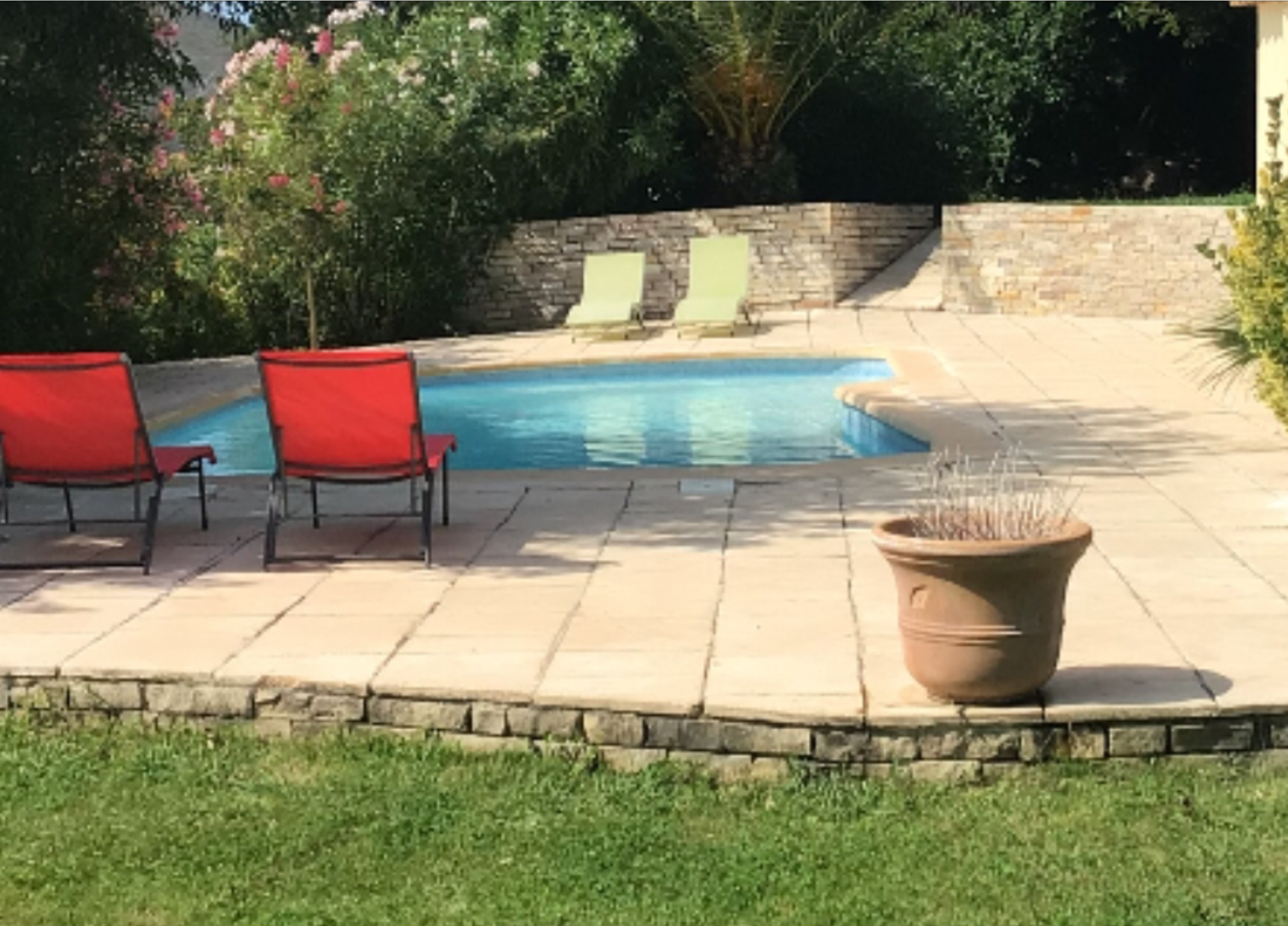 Piscine privée disponible à la location