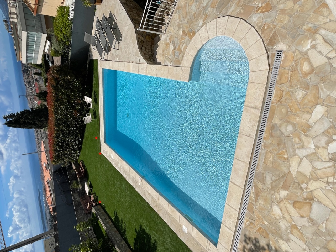 Piscine privée disponible à la location