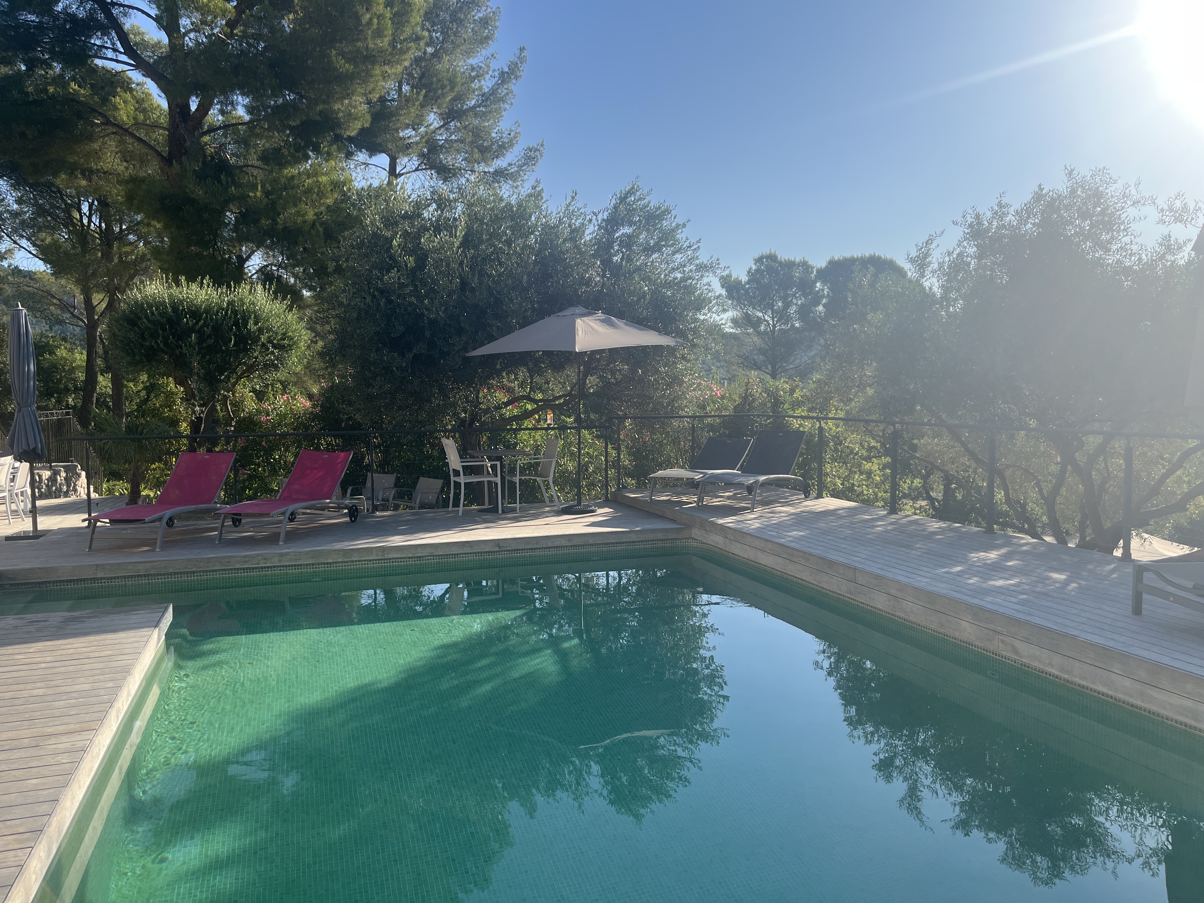 Piscine privée disponible à la location